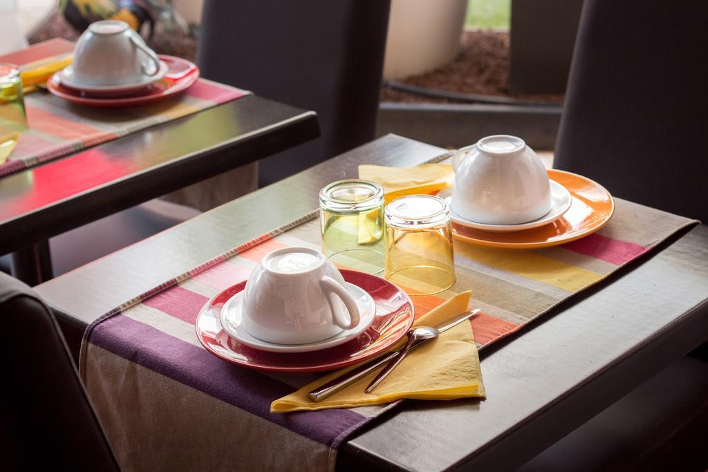 Hotel Cote Patio نيم المظهر الخارجي الصورة
