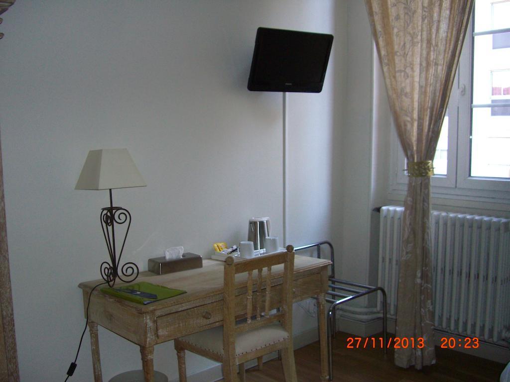 Hotel Cote Patio نيم الغرفة الصورة