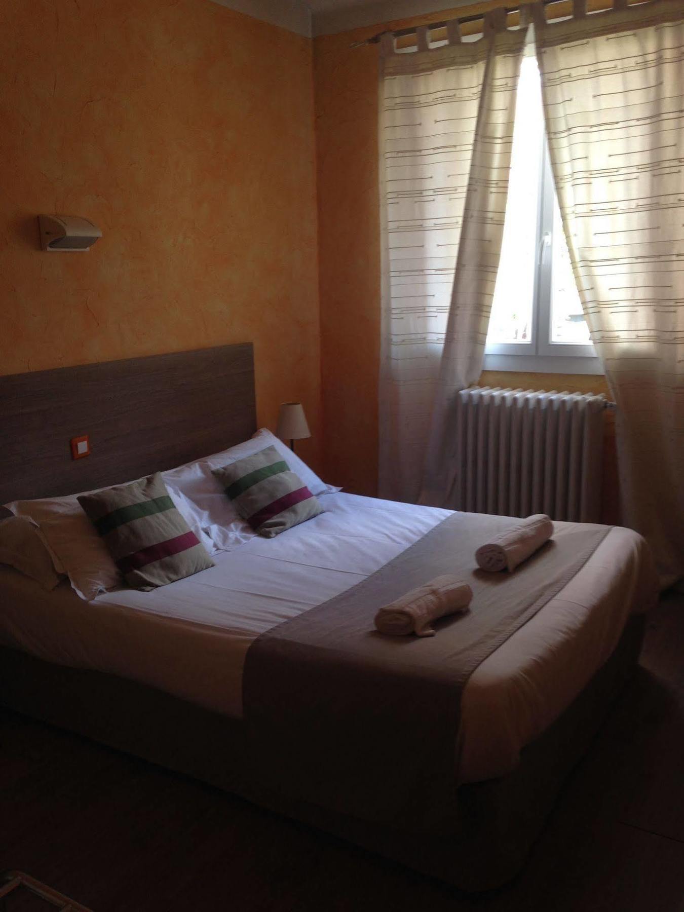 Hotel Cote Patio نيم المظهر الخارجي الصورة