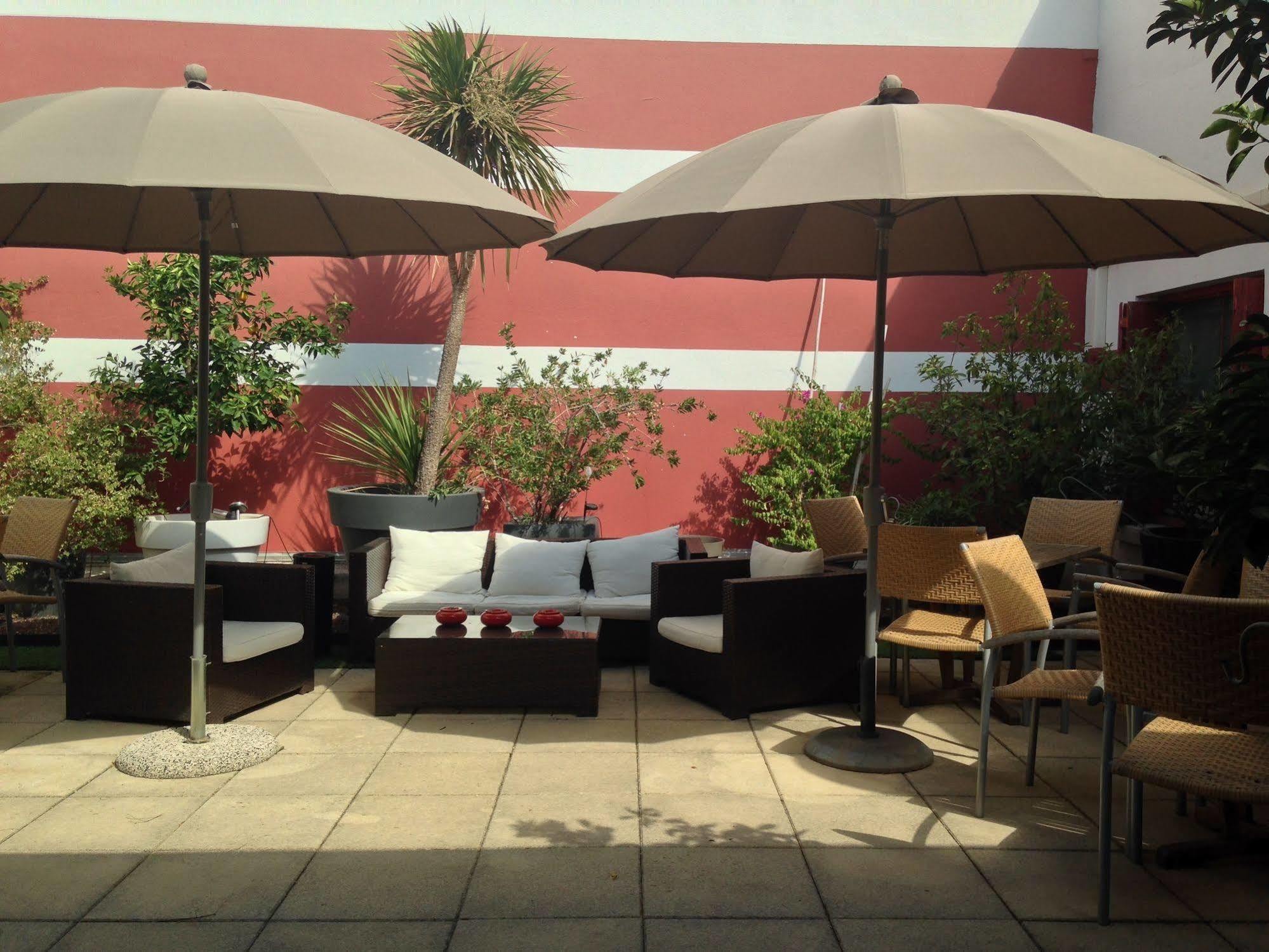 Hotel Cote Patio نيم المظهر الخارجي الصورة