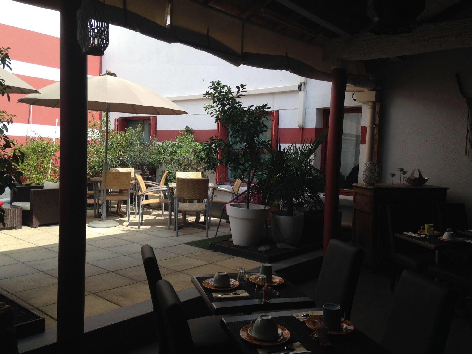 Hotel Cote Patio نيم المظهر الخارجي الصورة