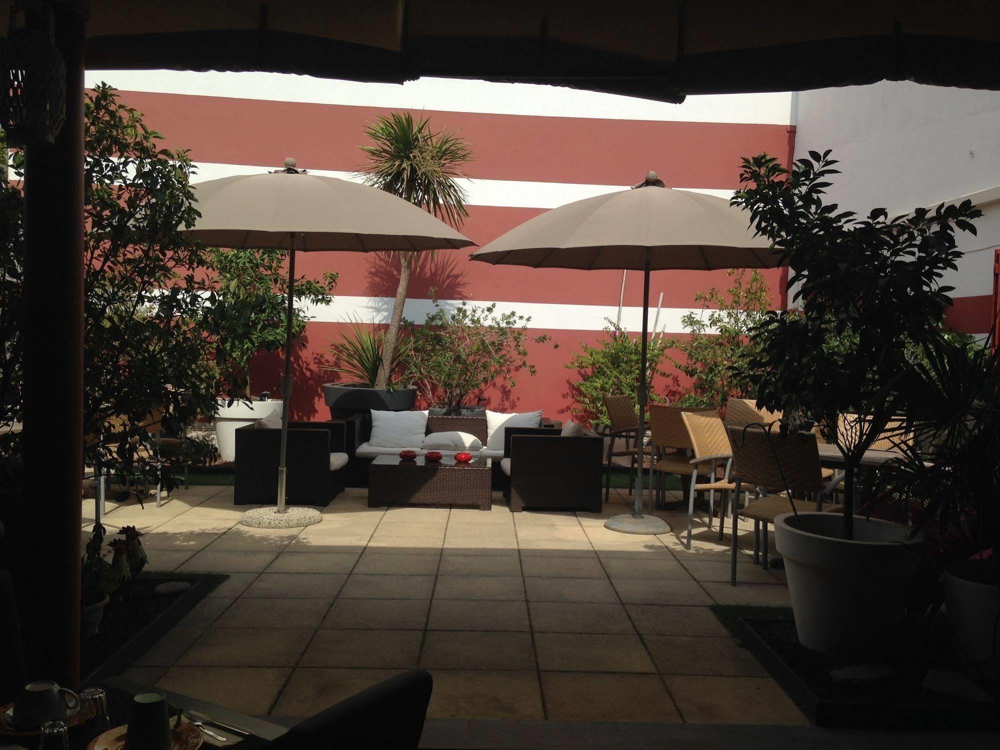 Hotel Cote Patio نيم المظهر الخارجي الصورة